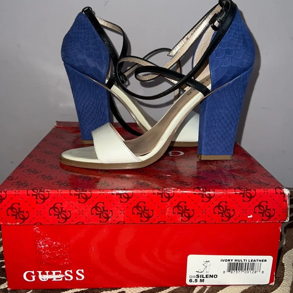 Guess Sileno sandal - Picture 1 of 3